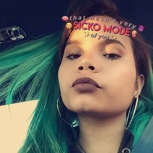 Meet your Posher, Chloe